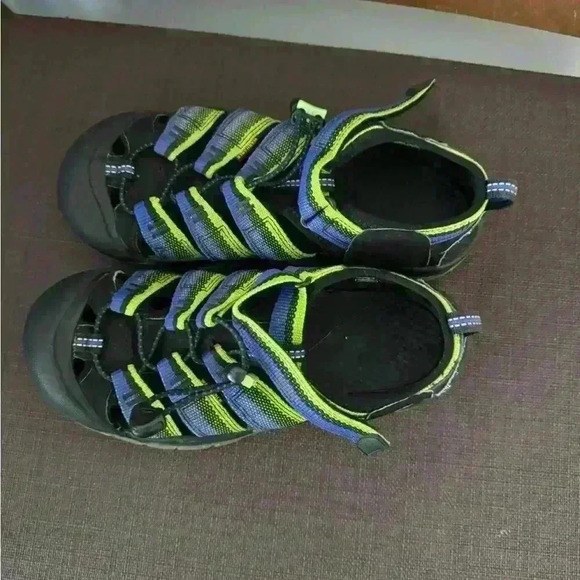 Keen Kid Sandals size 4. Used like a New - Picture 2 of 6